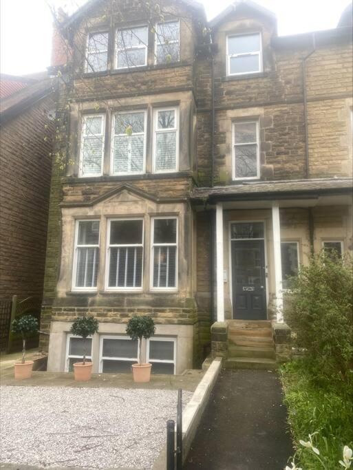 Dragon Parade Apartment Harrogate Bagian luar foto