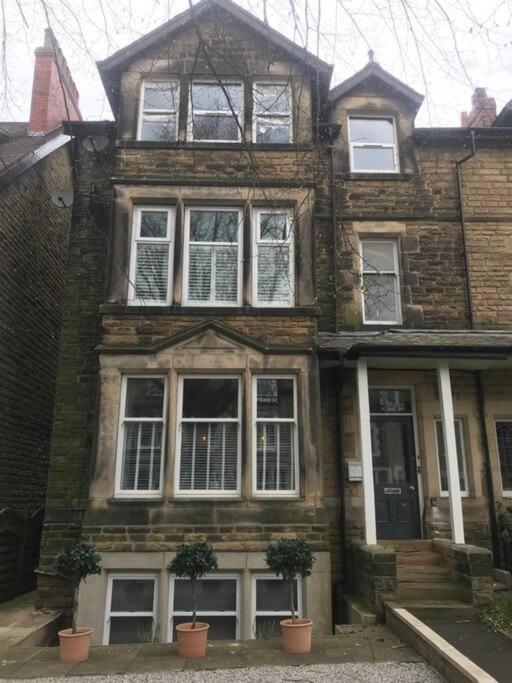 Dragon Parade Apartment Harrogate Bagian luar foto
