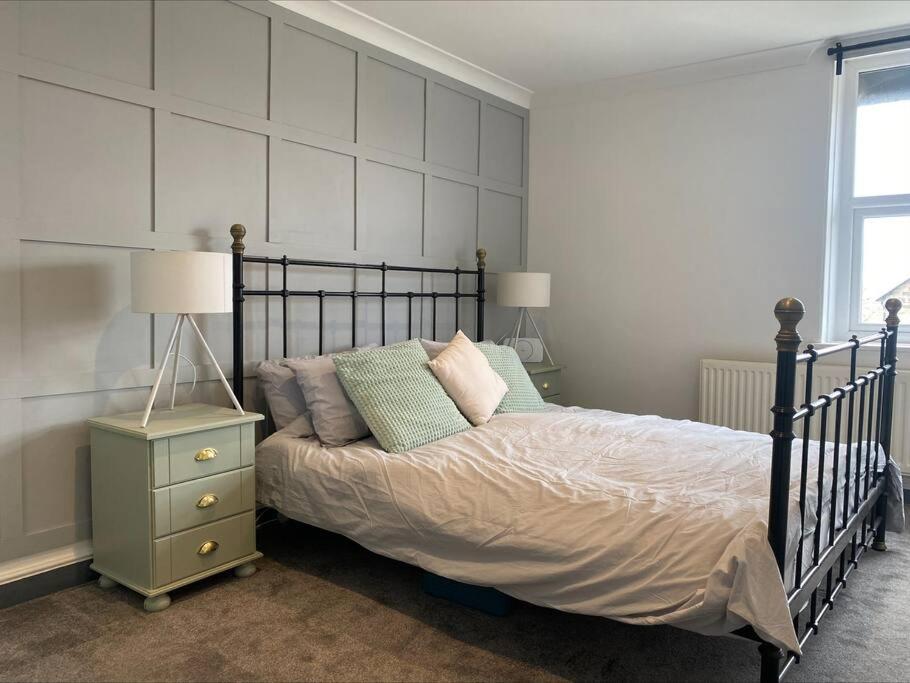 Dragon Parade Apartment Harrogate Bagian luar foto