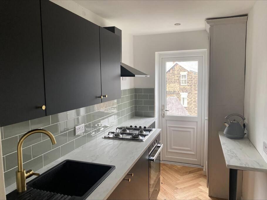 Dragon Parade Apartment Harrogate Bagian luar foto